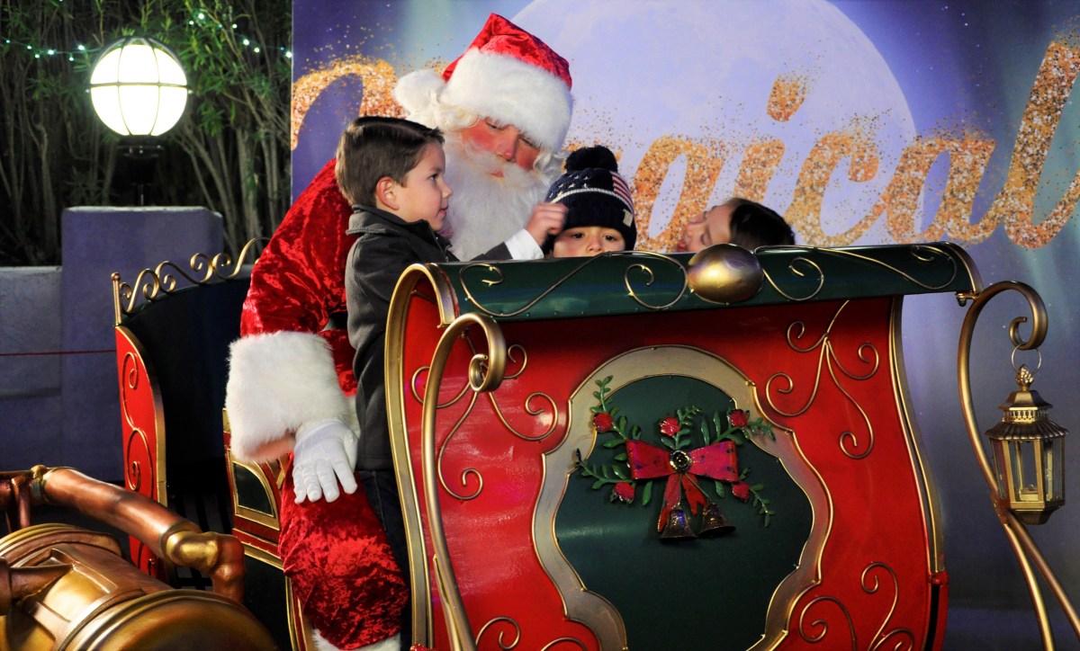 Six Flags Magic Mountain Lights Up the Holiday Season With the Return ...